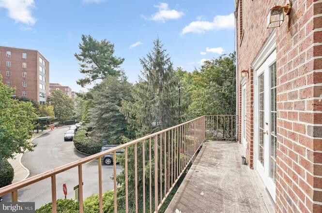 Foto principal - 4305 Massachusetts Ave NW