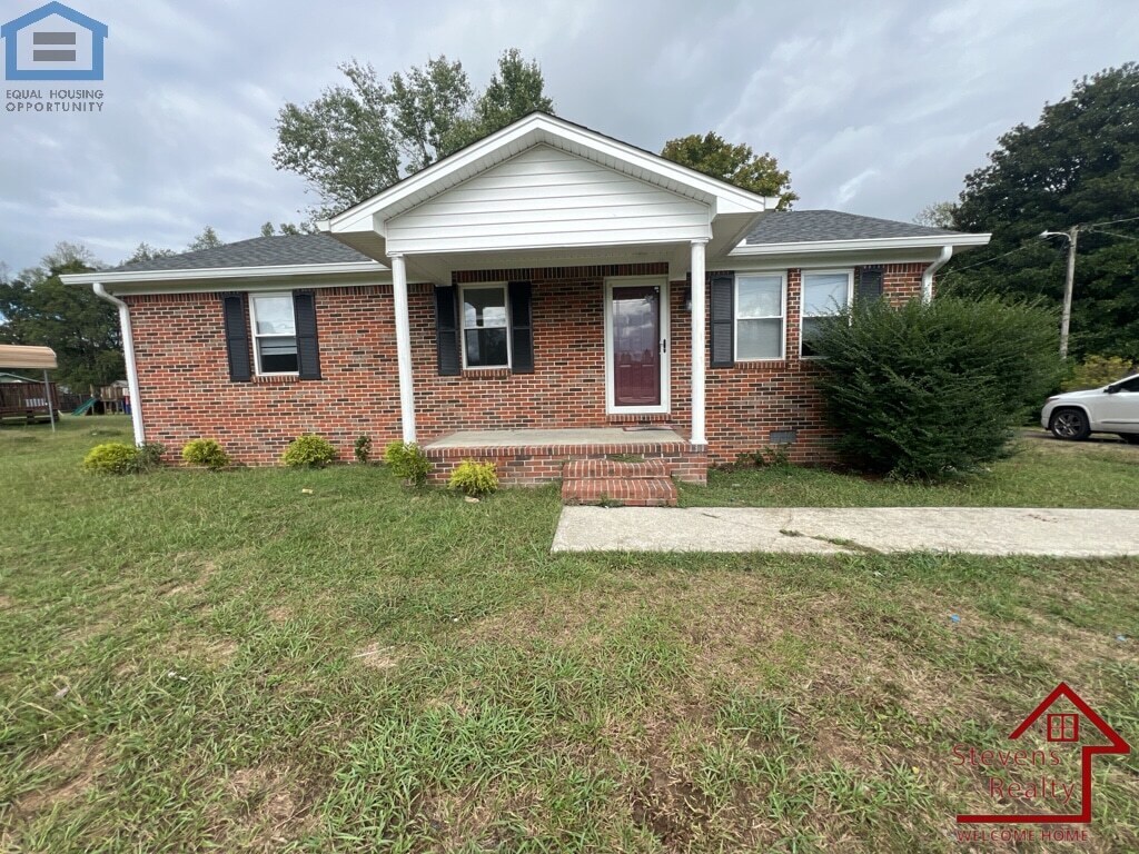 Primary Photo - 445 Eagle Creek Rd