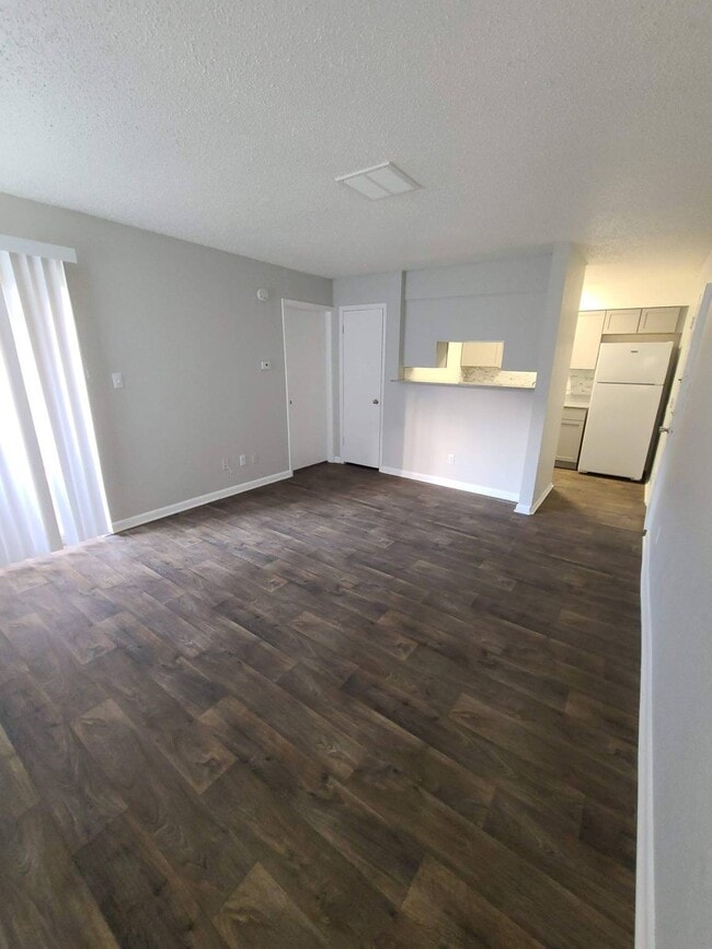 Building Photo - West Wind Apartments