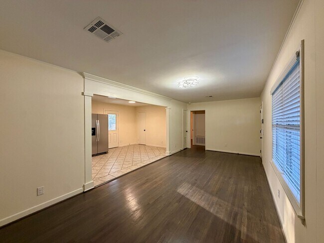 Building Photo - Completely Renovated 3BR / 2BA House | Midway ISD