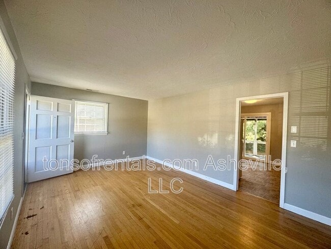 Foto del edificio - 1614 Brevard Rd