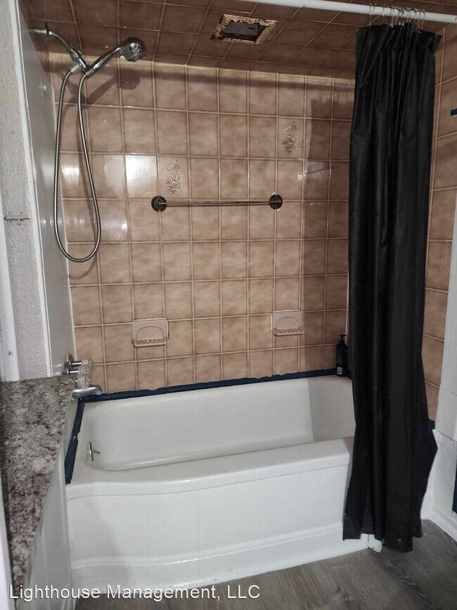 Foto del edificio - 2 br, 1 bath House - 717 Jay St.