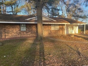 Building Photo - 114 Willow Loop