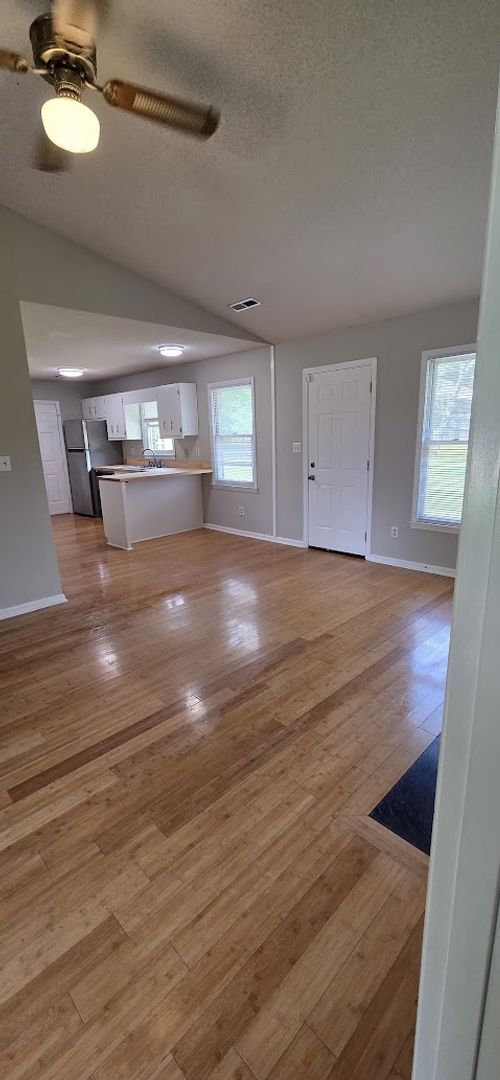 Foto del edificio - Charming Home Right off Winchester Rd