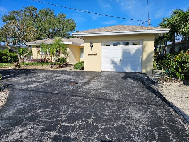 Foto del edificio - 15922 Redington Dr