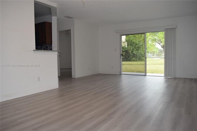 Foto del edificio - 3453 NW 44th St