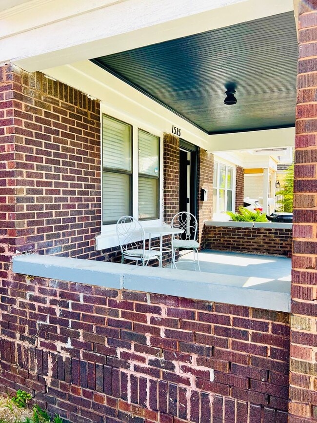 Building Photo - Charming 2BD 1BA Duplex in Crestwood!!