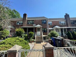 Building Photo - 190-20 Crocheron Ave