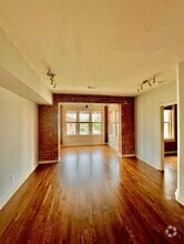 Building Photo - 200 E 43rd St