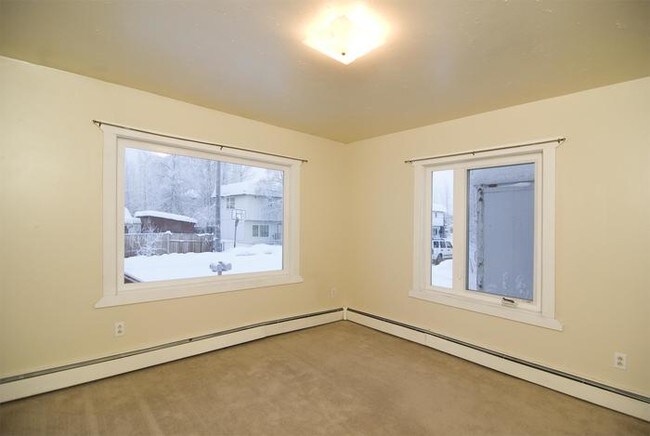 Building Photo - 712 16th Ave