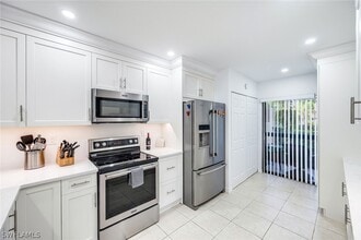 Building Photo - 1802 Kings Lake Blvd