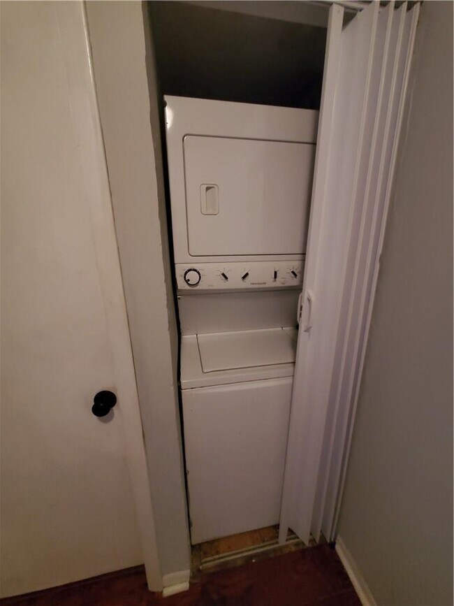 Building Photo - 6603 Winfield Blvd