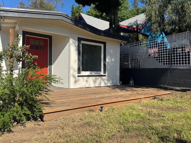 Building Photo - 1819 N Alvarado St