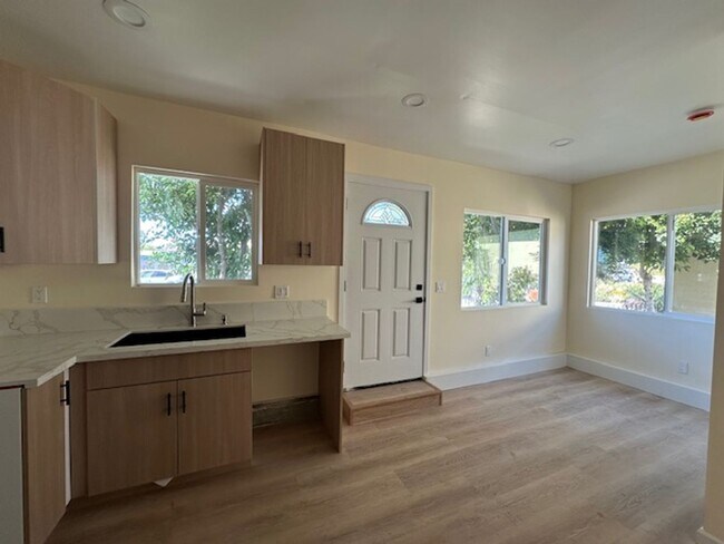 Building Photo - Brand New 1+1  ADU