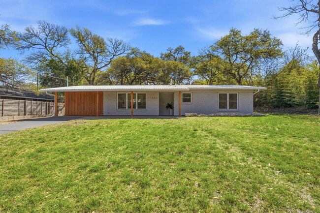 Building Photo - 11805 Pollyanna Ave