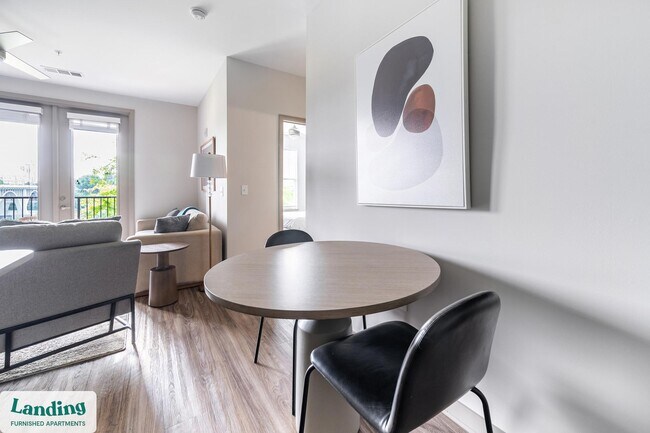 Foto del edificio - 151 E Blount Ave