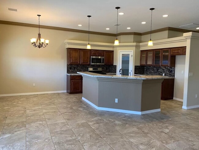 Foto del edificio - 60FT RV Garage, 3 bedrooms, 2.5 Bathrooms
