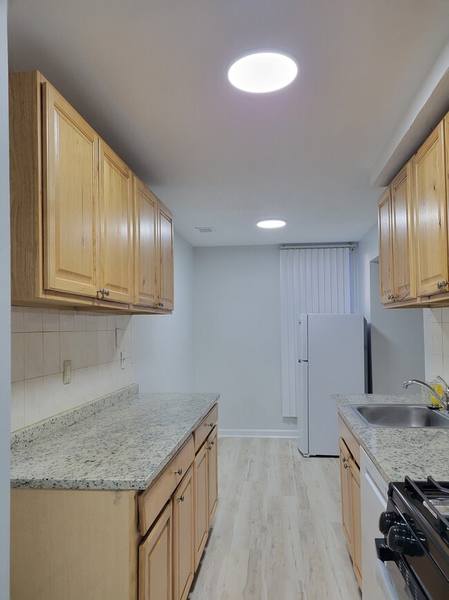 Building Photo - 12 Shrewsbury Green Dr