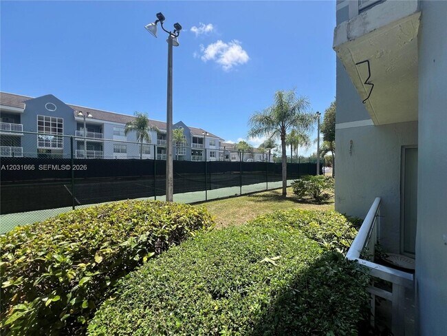 Foto del edificio - 8580 SW 212th St