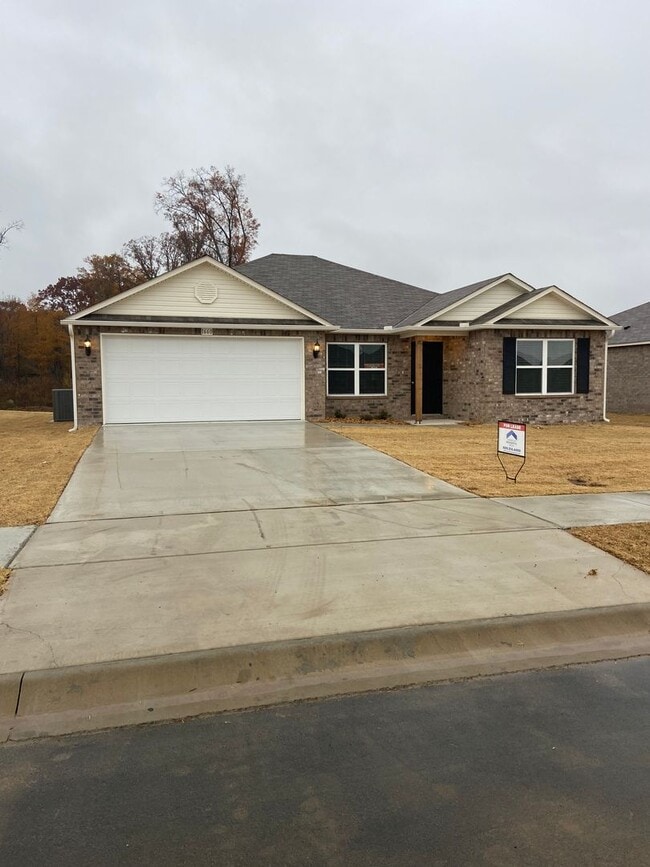 Building Photo - *Pre-leasing* Four Bedroom | Two Bathroom ...