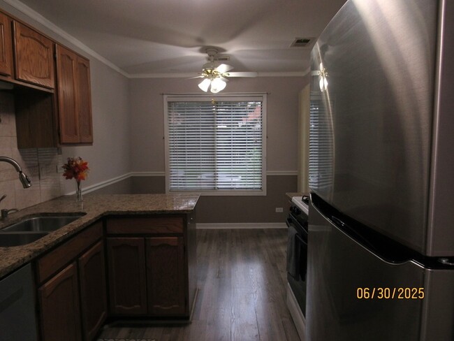 Building Photo - 352 Pembroke Ct