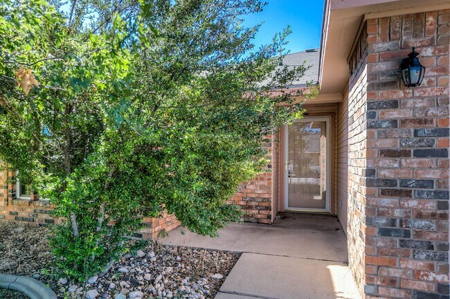 Building Photo - COMING NOVEMBER 2025 - 3 Bedroom Home in t...