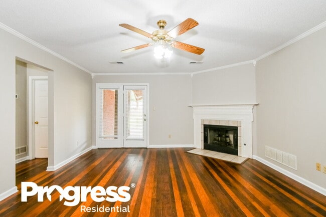 Building Photo - 5833 White Ridge Cir E