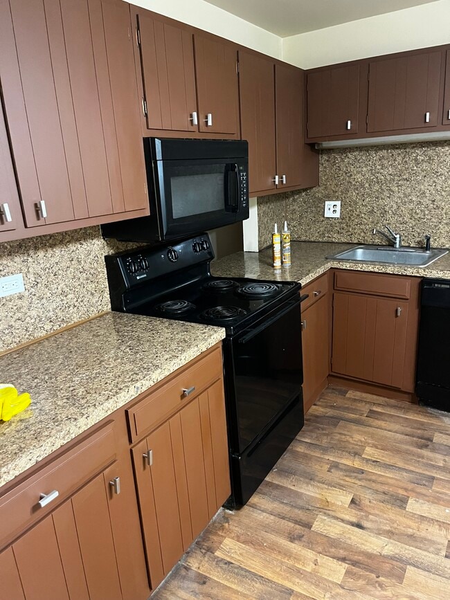 2306 Holiday Ter, Lansing, IL 60438 Condo for Rent in Lansing, IL