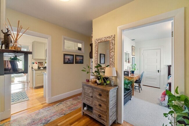 Foto del edificio - 10 W Bellevue Ave