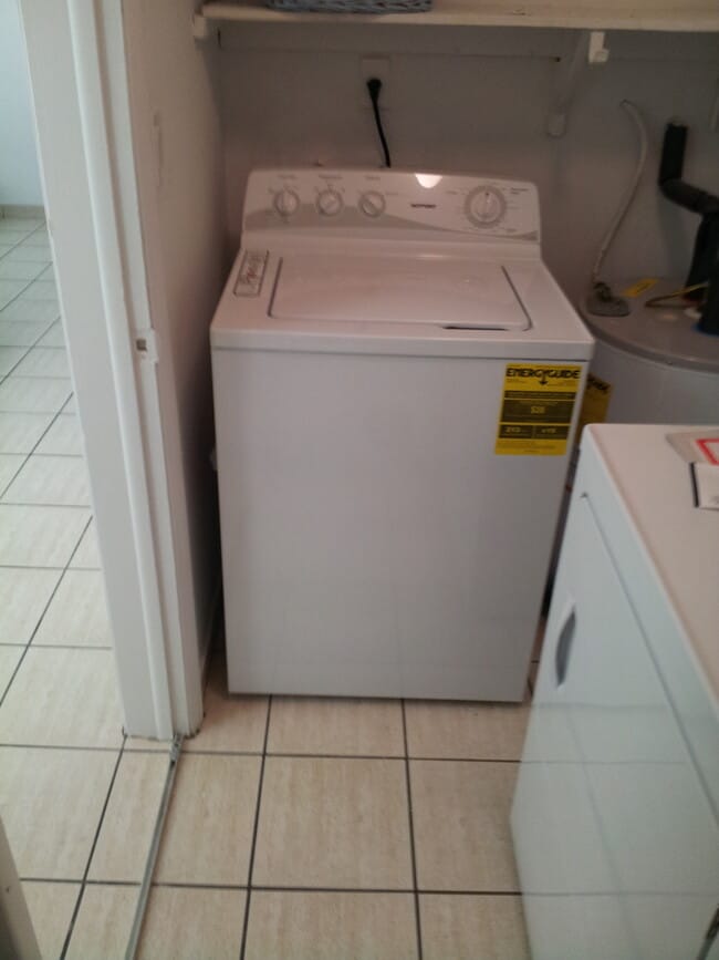 Foto del edificio - 235 Bird Rd