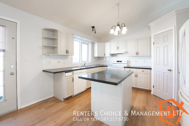 Building Photo - 5 bedroom, Pet Friendly With Garage, Near Schools BONUS INCENTIVE!