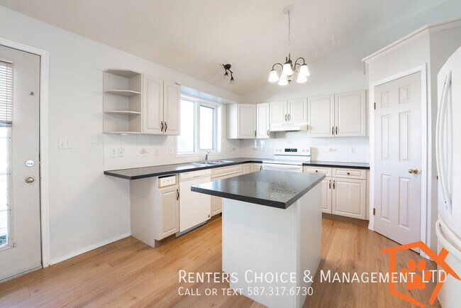 Photo du bâtiment - 5 bedroom, Pet Friendly With Garage, Near Schools BONUS INCENTIVE!