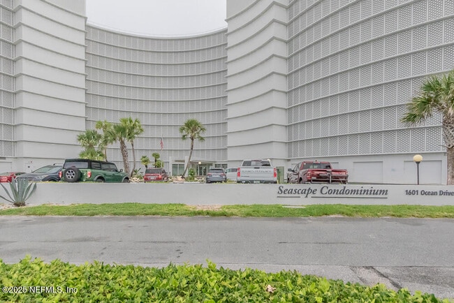 Building Photo - 1601 Ocean Dr S
