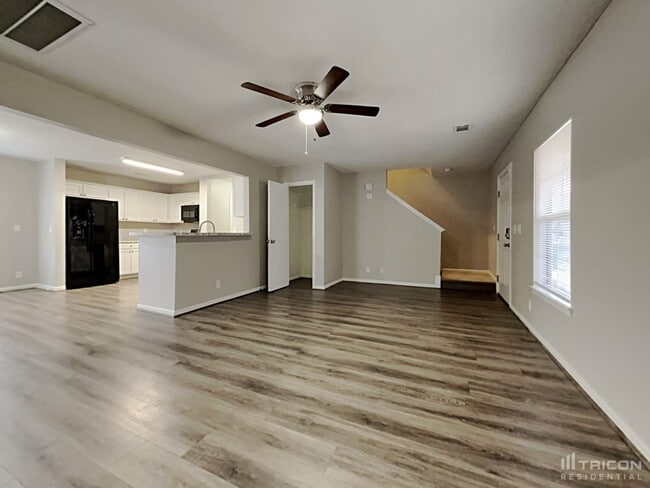 Building Photo - 165 Springway Dr