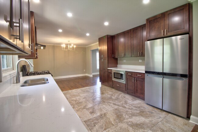 Building Photo - 480 Madison Ct