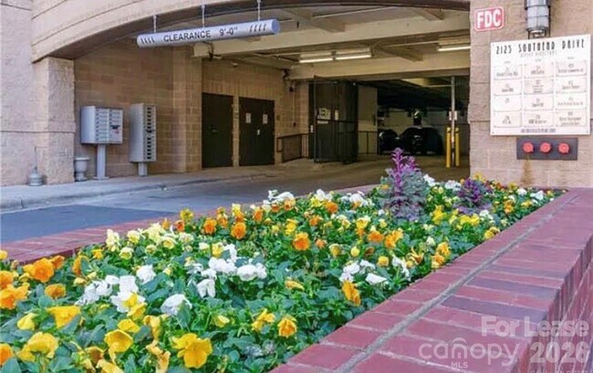 Foto del edificio - 2125 Southend Dr