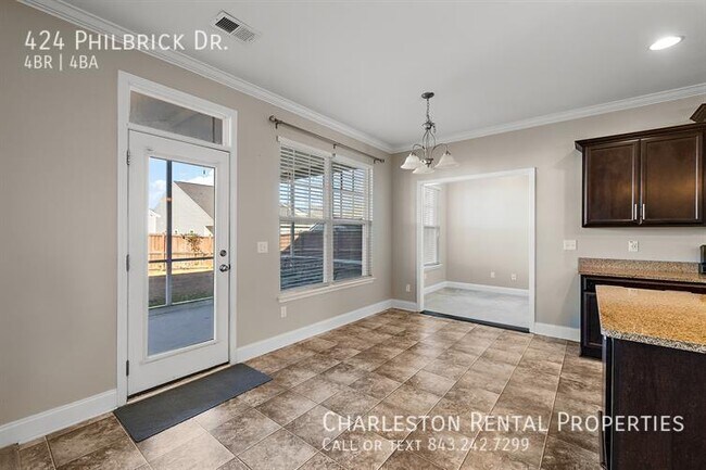 Foto del edificio - 424 Philbrick Dr