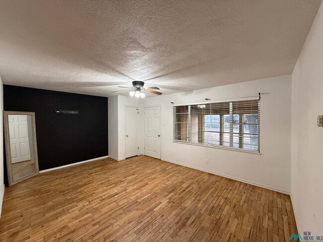 Foto del edificio - 2805 N Brand Dr