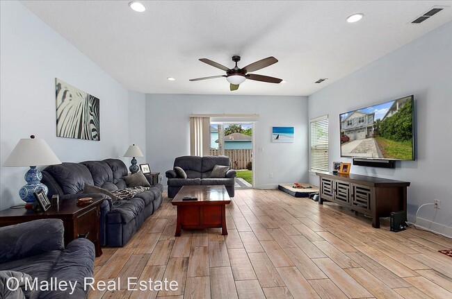 Building Photo - 4 br, 2.5 bath House - 414 5TH AVE S