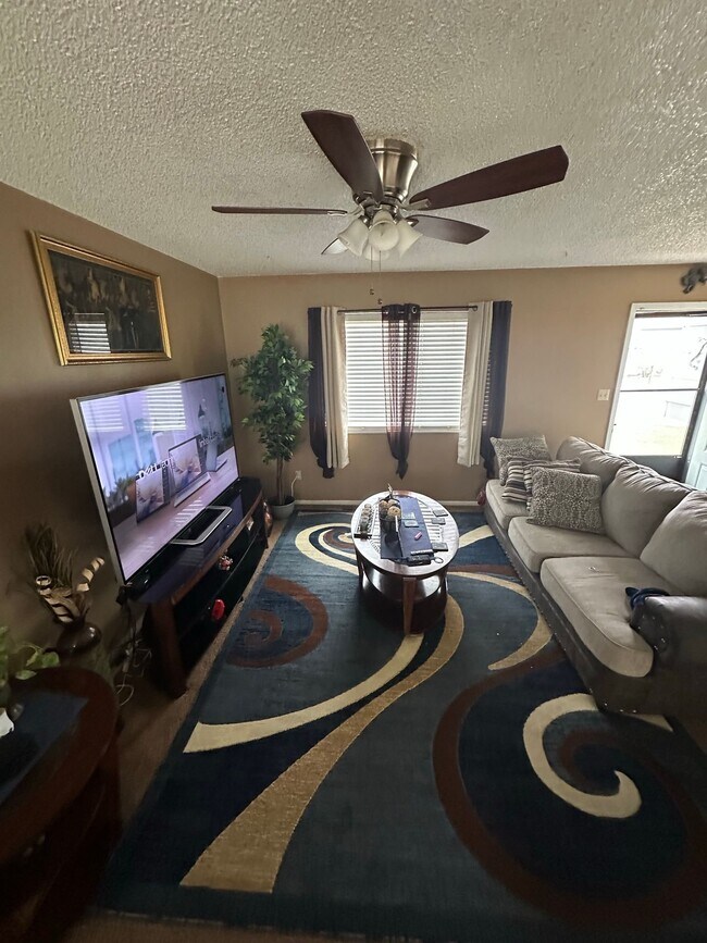 Foto del edificio - 5145 Alturas Cir