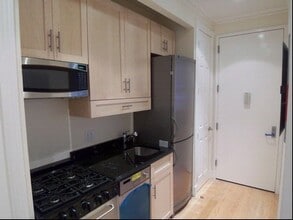 Building Photo - 202 E 13th St