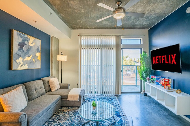 Foto del edificio - 333 E Roosevelt St