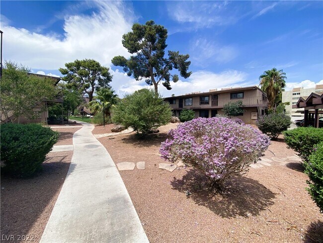 Building Photo - 615 S Royal Crest Cir