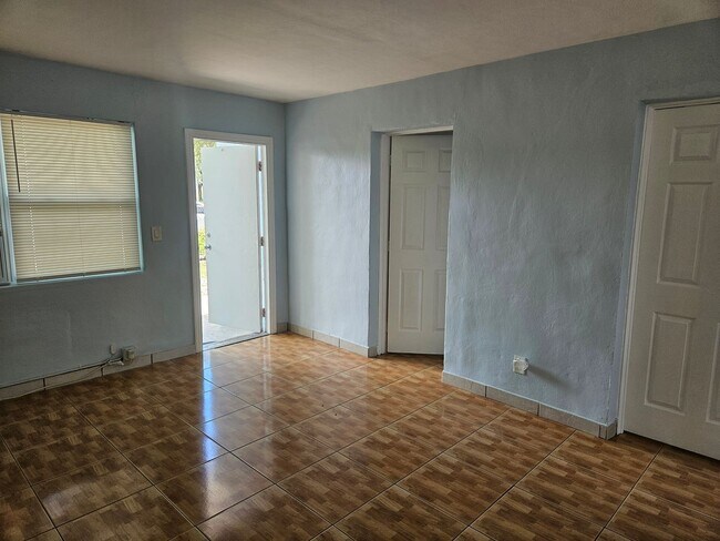 Building Photo - 869 NW 16th Ave