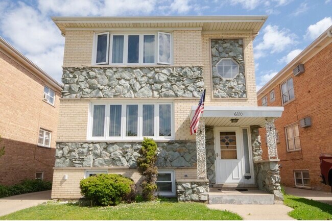 Foto del edificio - 6220 W Lawrence Ave