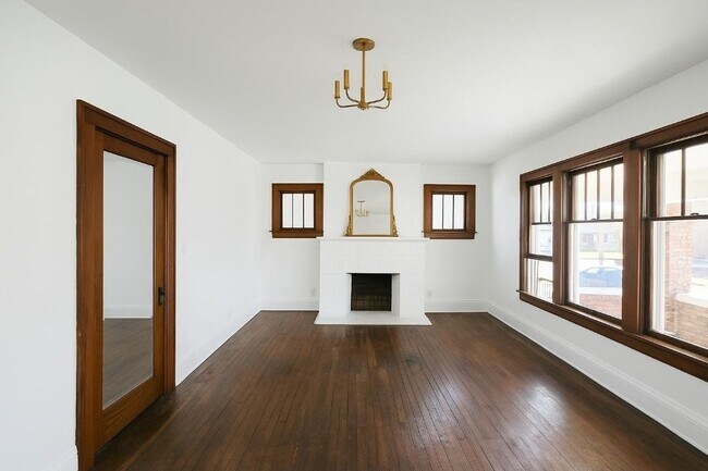 Foto del edificio - 107 Dawes Ave