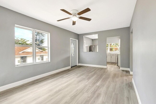 Building Photo - 3708 Roseland Dr
