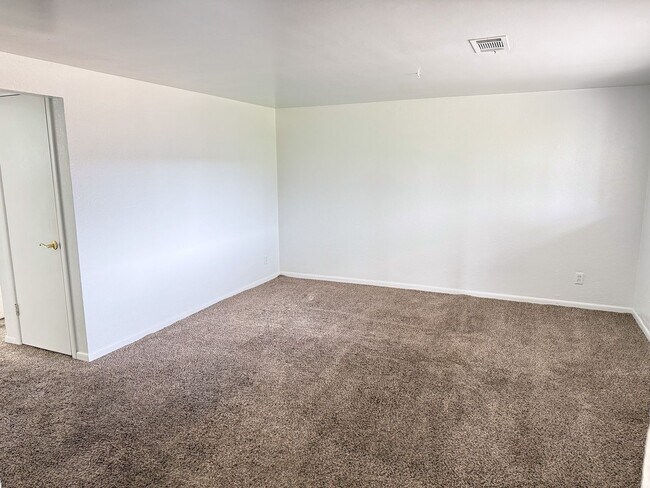 Building Photo - 979 Upham Ct
