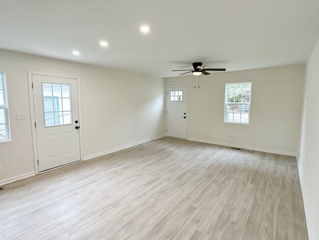 Building Photo - 908 Price Ave
