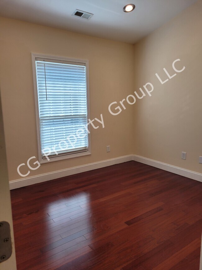 Dormitorio 1 - 1417 S Eastman Rd